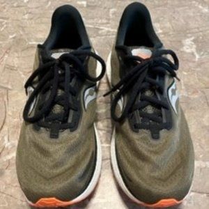 Saucony Men’s Triumph 19 Running Shoe